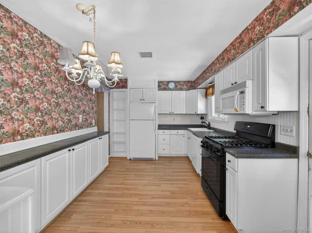 56 Oak Road, New City, NY 10956 - Photo 10 of 30