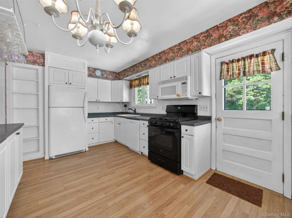 56 Oak Road, New City, NY 10956 - Photo 9 of 30
