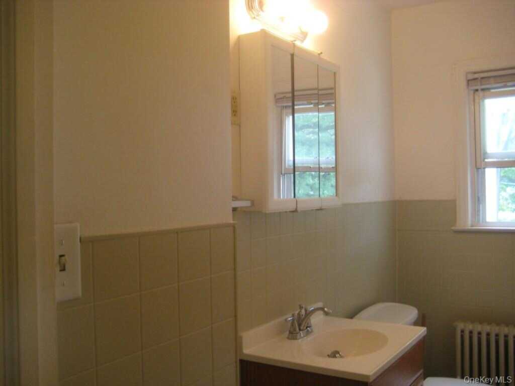 30 W George Avenue, Pearl River, NY 10965 - Photo 10 of 29