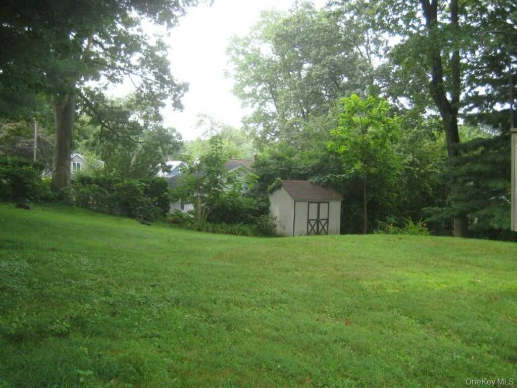30 W George Avenue, Pearl River, NY 10965 - Photo 26 of 29