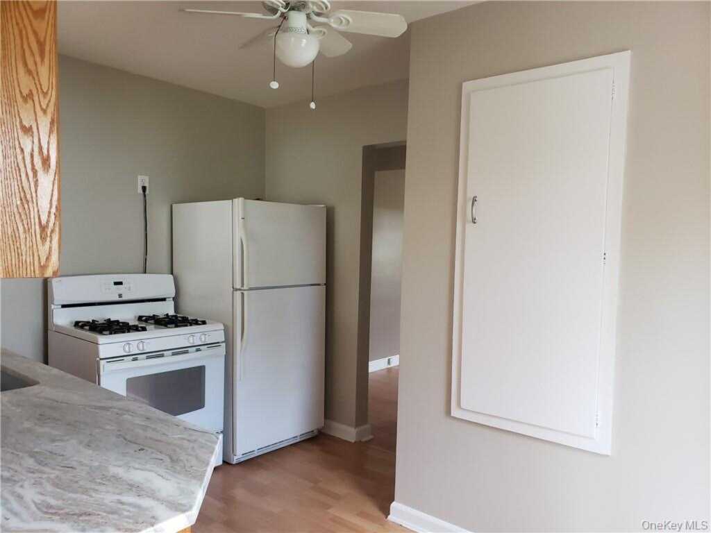 30 W George Avenue, Pearl River, NY 10965 - Photo 4 of 29