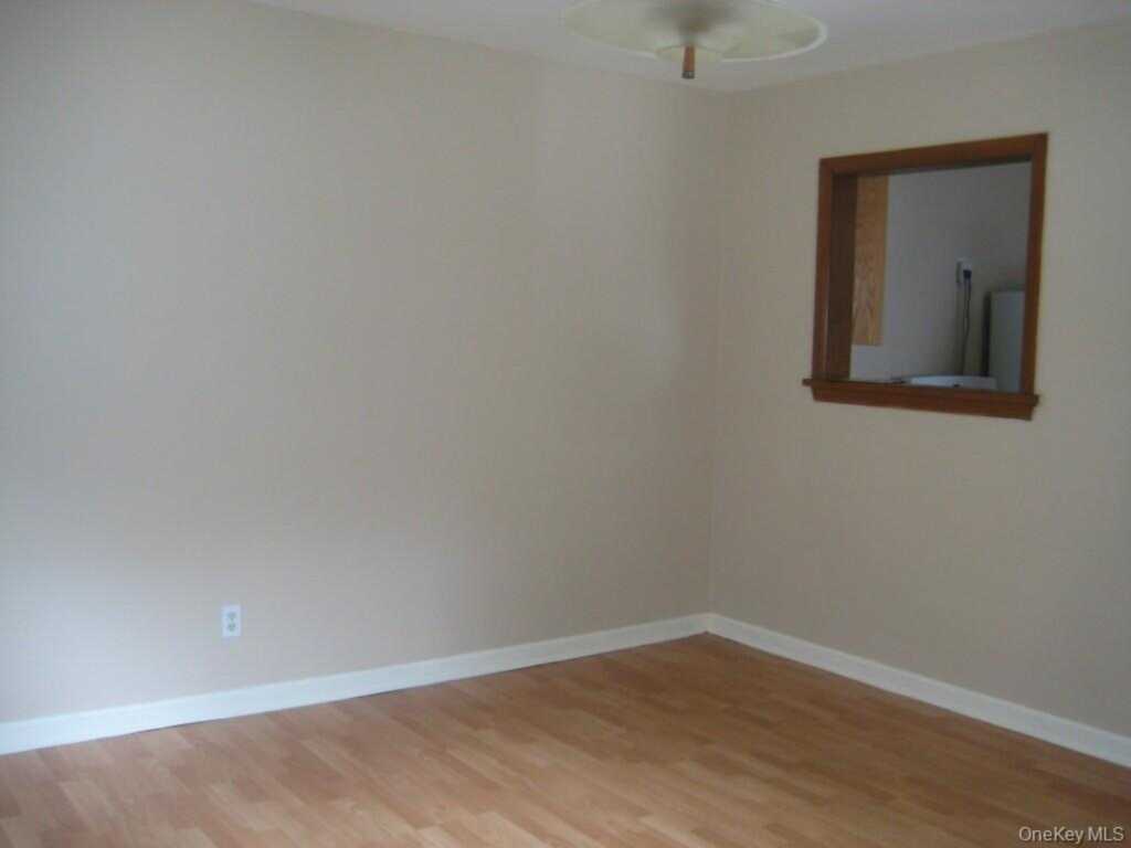 30 W George Avenue, Pearl River, NY 10965 - Photo 7 of 29