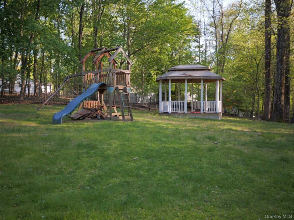 31 Dawn Lane, Suffern, NY 10901 - Photo 30 of 36