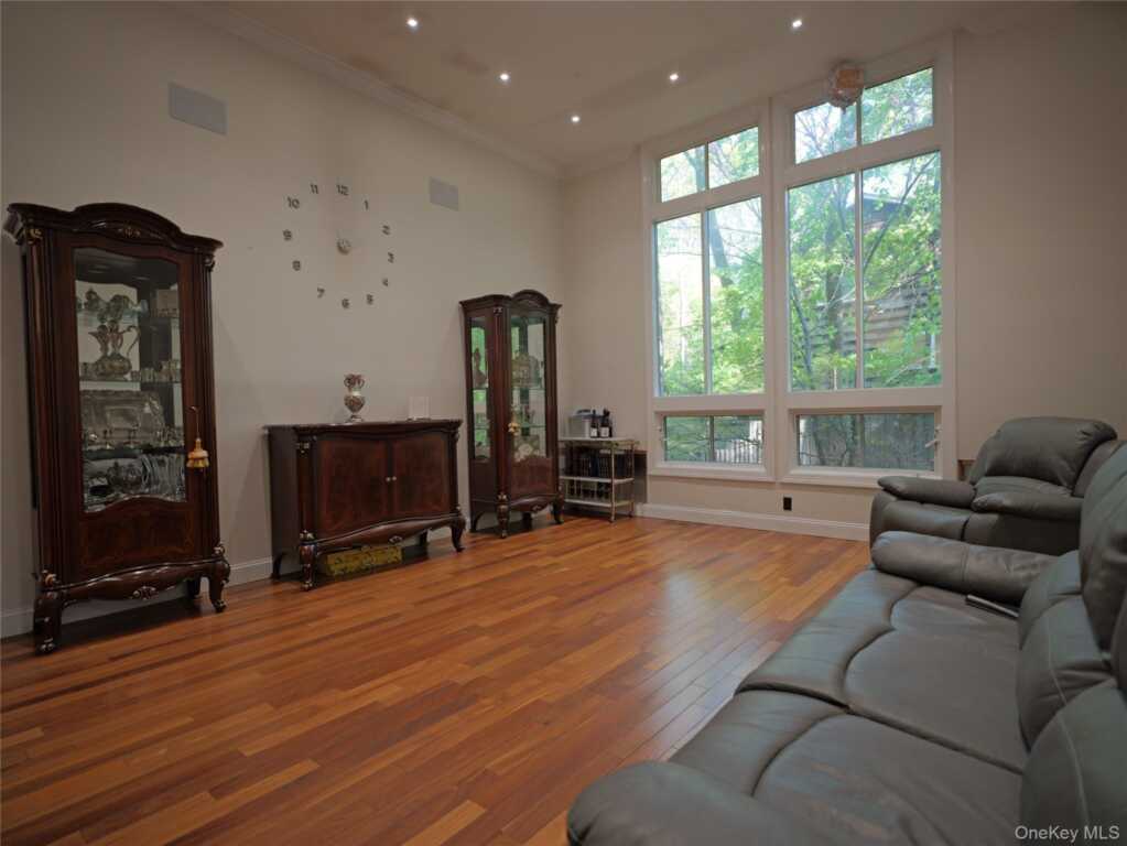 31 Dawn Lane, Suffern, NY 10901 - Photo 5 of 36