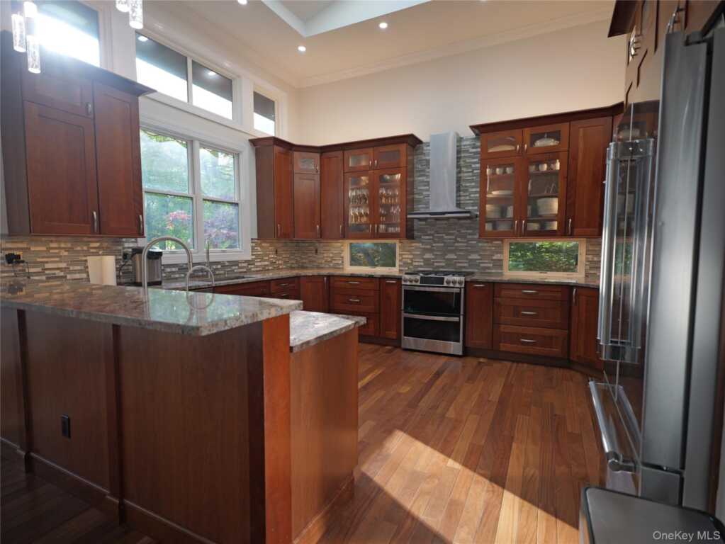 31 Dawn Lane, Suffern, NY 10901 - Photo 6 of 36
