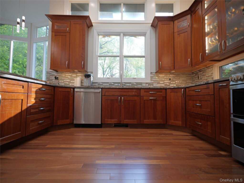 31 Dawn Lane, Suffern, NY 10901 - Photo 8 of 36