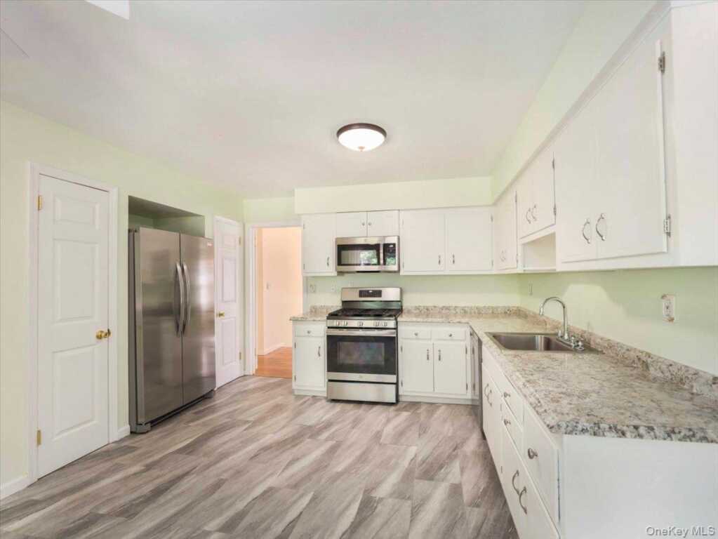 5 Dorchester Avenue, New City, NY 10956 - Photo 10 of 35