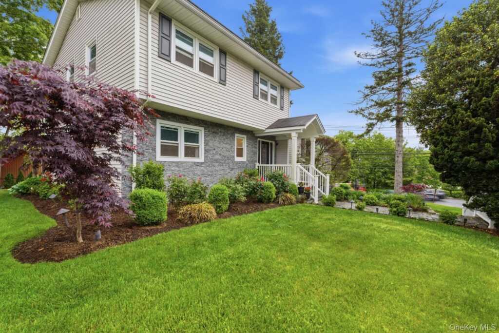 3 Baldwin Lane, New Rochelle, NY 10583 - Photo 3 of 36
