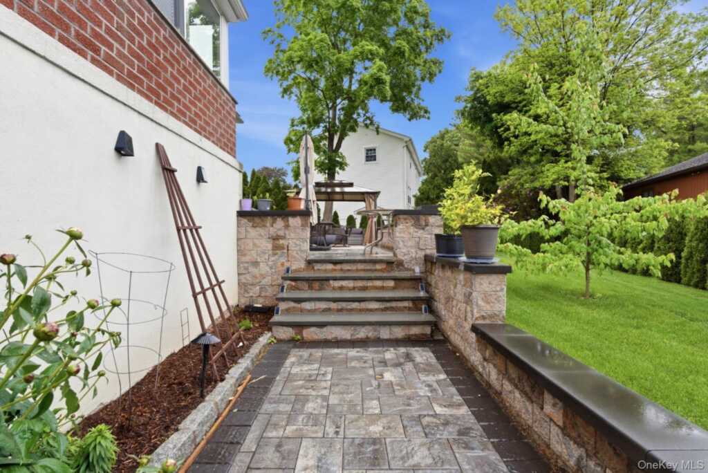 3 Baldwin Lane, New Rochelle, NY 10583 - Photo 32 of 36