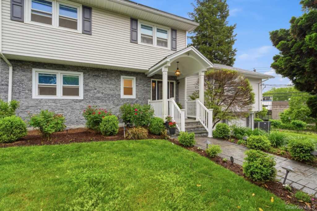 3 Baldwin Lane, New Rochelle, NY 10583 - Photo 4 of 36