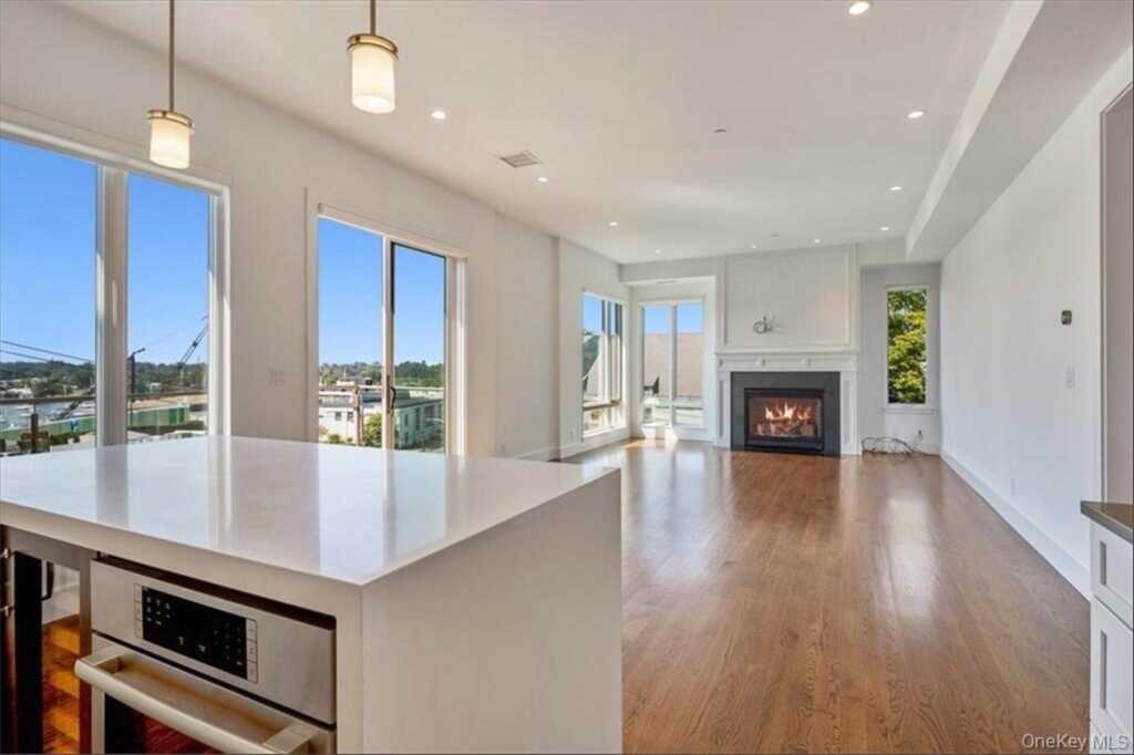 422 E Boston Post Road, Unit #PH 401, Rye, NY 10543
