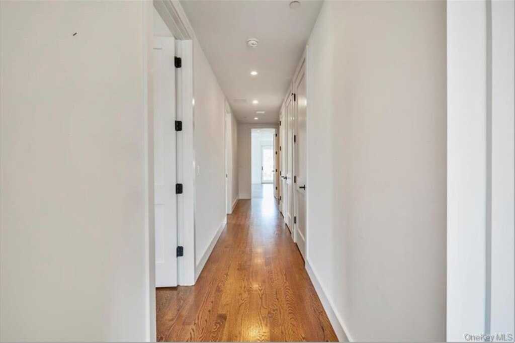 422 E Boston Post Road, Unit #PH 401, Rye, NY 10543 - Photo 10 of 36