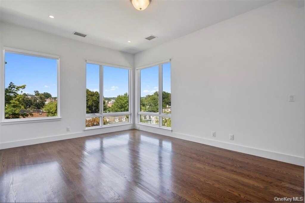 422 E Boston Post Road, Unit #PH 401, Rye, NY 10543 - Photo 12 of 36