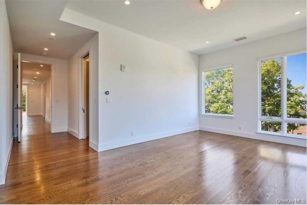 422 E Boston Post Road, Unit #PH 401, Rye, NY 10543 - Photo 13 of 36