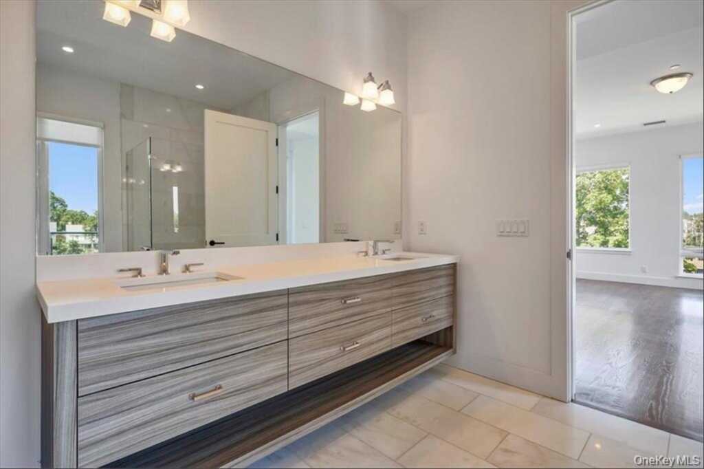 422 E Boston Post Road, Unit #PH 401, Rye, NY 10543 - Photo 15 of 36