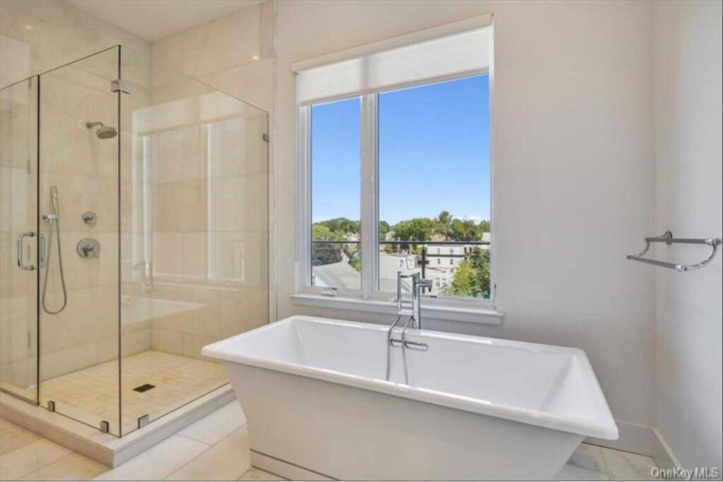422 E Boston Post Road, Unit #PH 401, Rye, NY 10543 - Photo 17 of 36