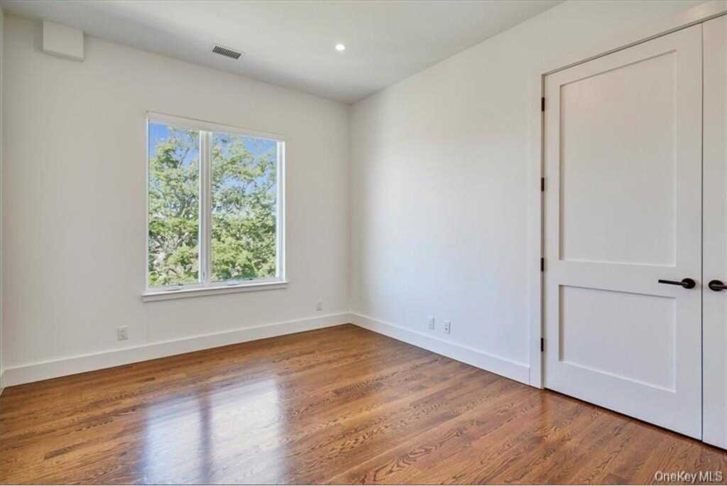 422 E Boston Post Road, Unit #PH 401, Rye, NY 10543 - Photo 18 of 36