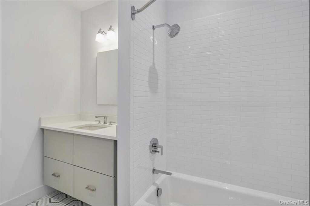 422 E Boston Post Road, Unit #PH 401, Rye, NY 10543 - Photo 20 of 36