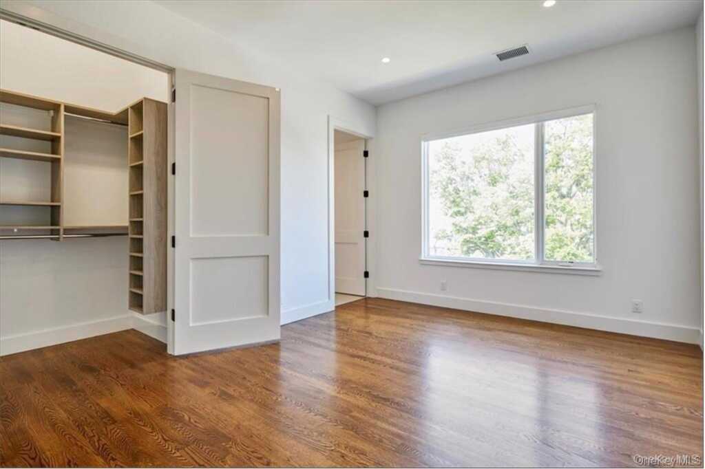 422 E Boston Post Road, Unit #PH 401, Rye, NY 10543 - Photo 23 of 36