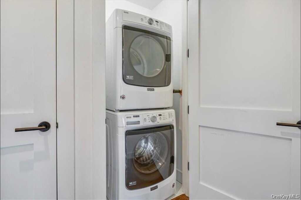 422 E Boston Post Road, Unit #PH 401, Rye, NY 10543 - Photo 25 of 36