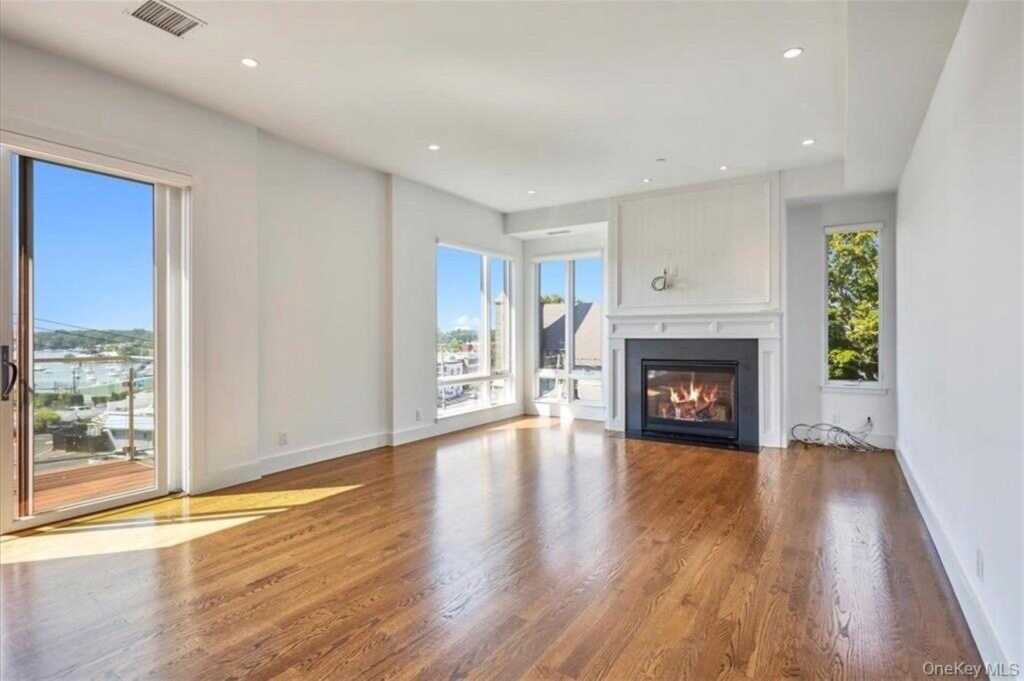 422 E Boston Post Road, Unit #PH 401, Rye, NY 10543 - Photo 3 of 36