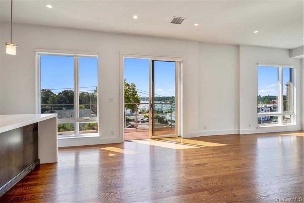 422 E Boston Post Road, Unit #PH 401, Rye, NY 10543 - Photo 4 of 36