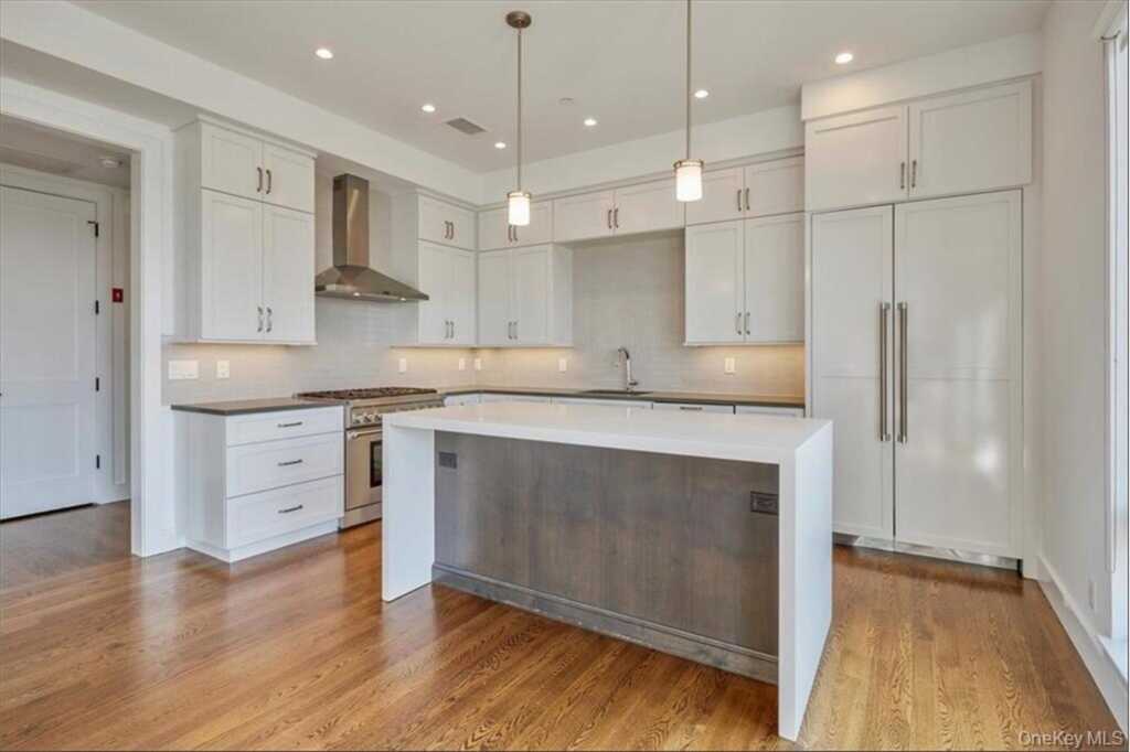 422 E Boston Post Road, Unit #PH 401, Rye, NY 10543 - Photo 7 of 36