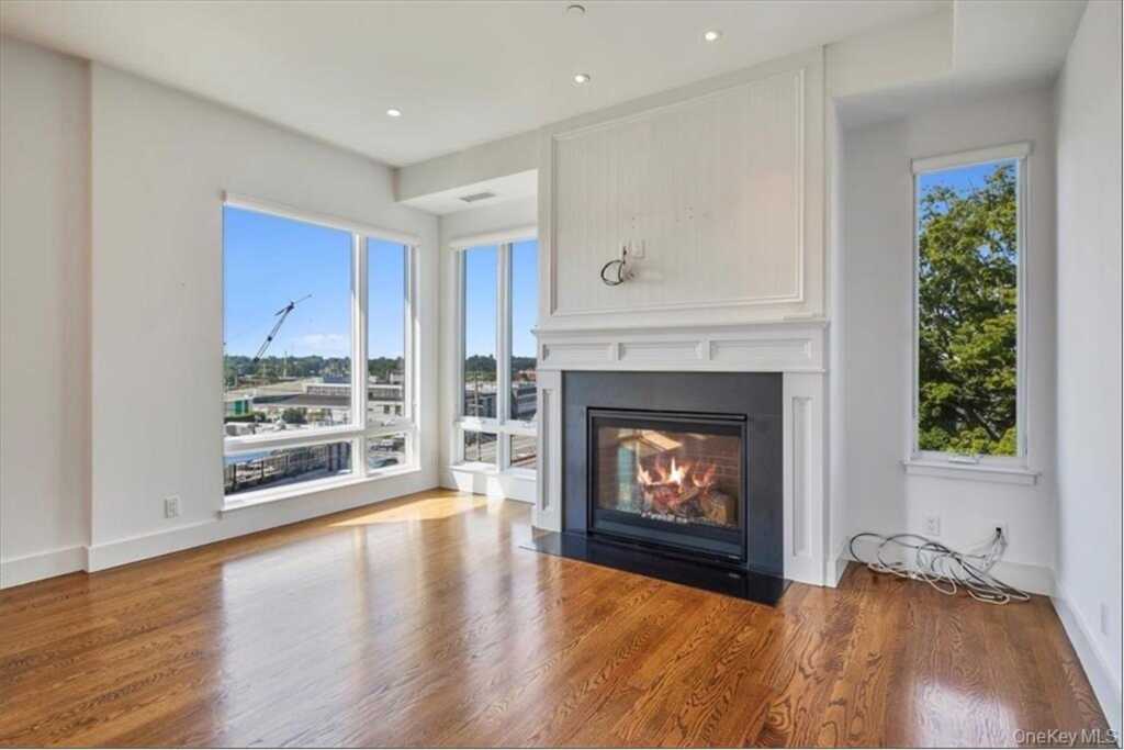 422 E Boston Post Road, Unit #PH 401, Rye, NY 10543 - Photo 8 of 36