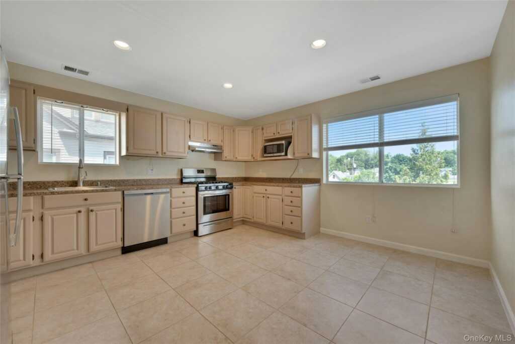 19 Edison Place, Unit #2, Rye, NY 10573 - Photo 6 of 25