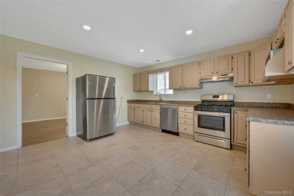 19 Edison Place, Unit #2, Rye, NY 10573 - Photo 7 of 25