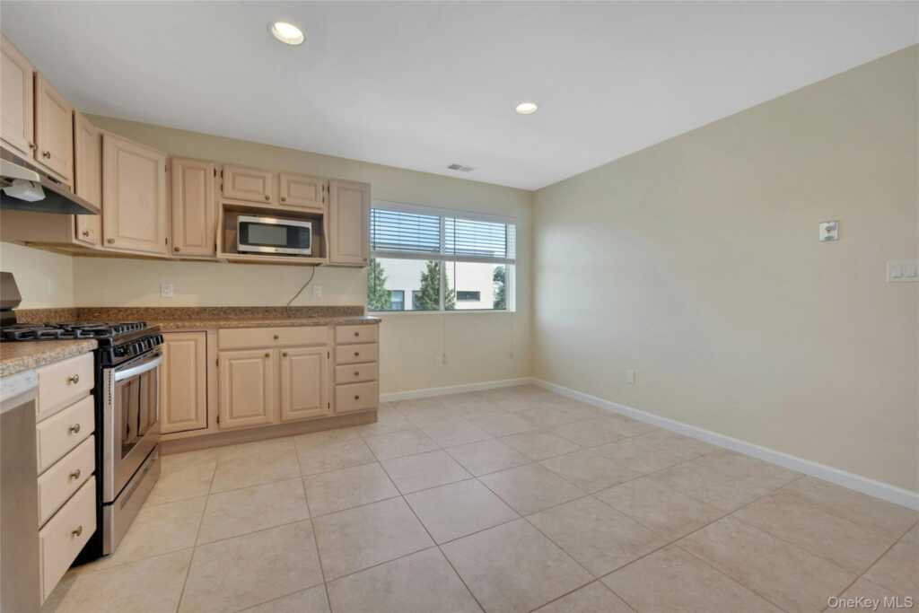 19 Edison Place, Unit #2, Rye, NY 10573 - Photo 9 of 25