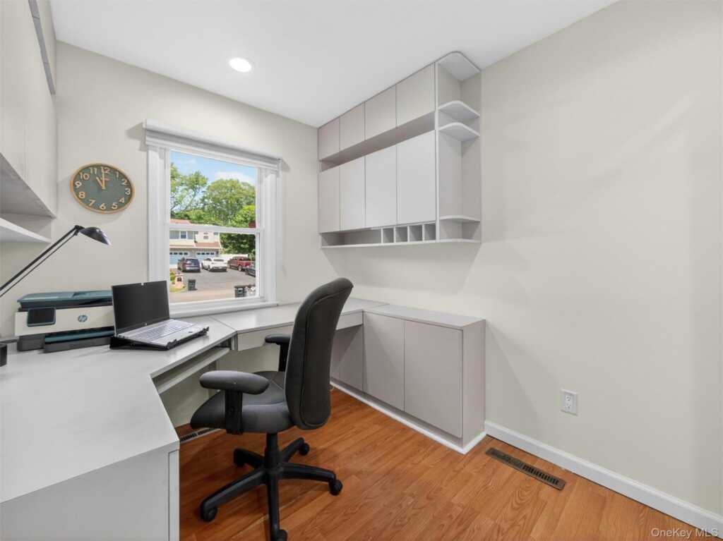 6 Wilton Circle, New City, NY 10956 - Photo 13 of 35