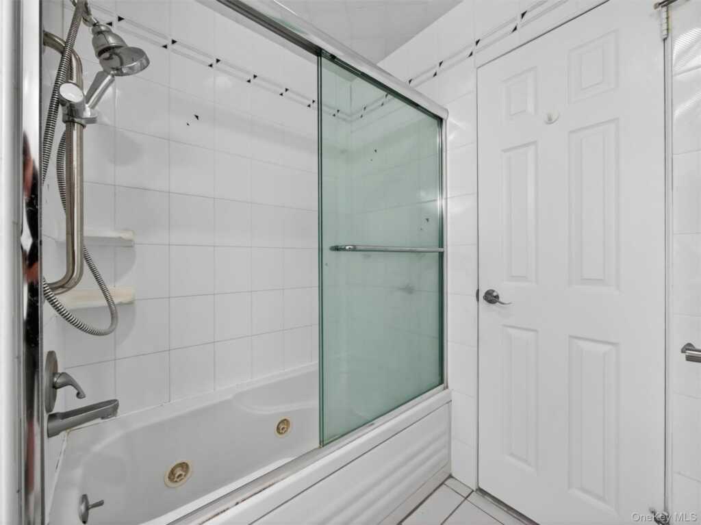 6 Wilton Circle, New City, NY 10956 - Photo 22 of 35