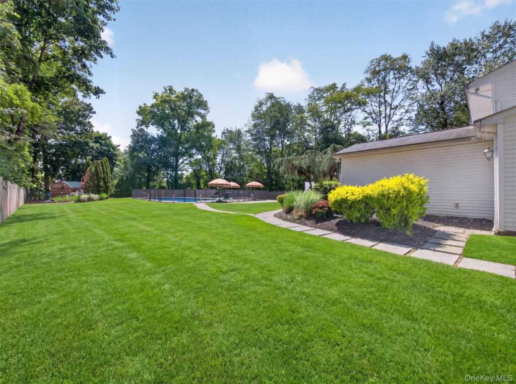6 Wilton Circle, New City, NY 10956 - Photo 24 of 35
