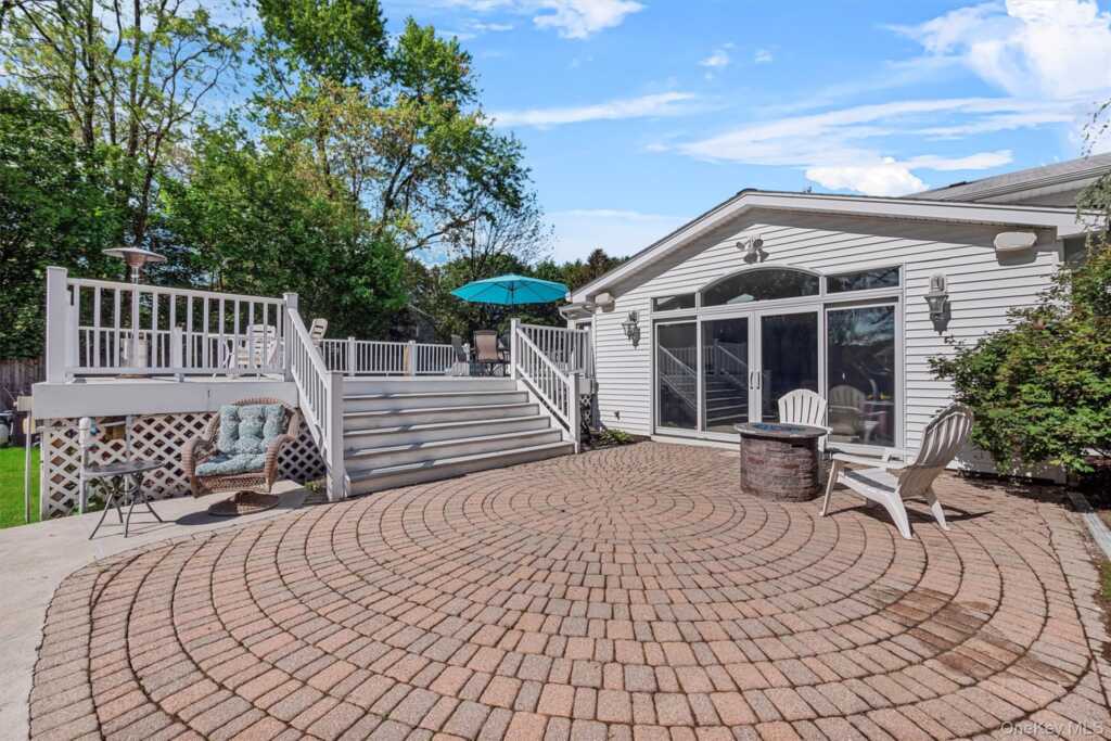 6 Wilton Circle, New City, NY 10956 - Photo 28 of 35