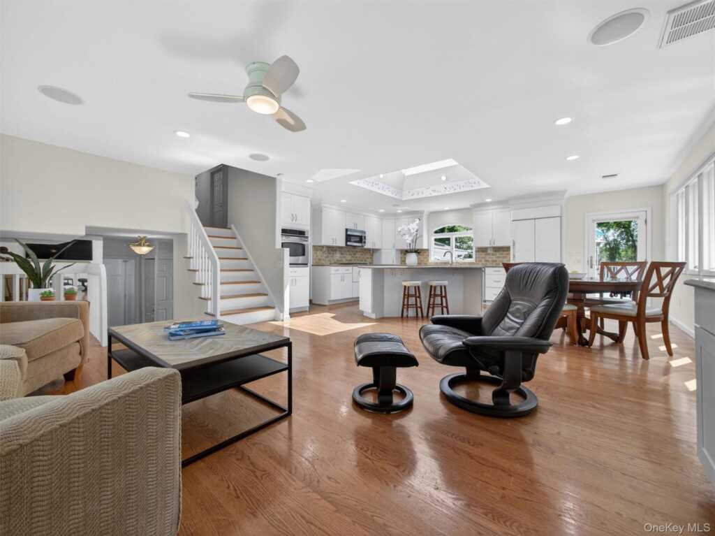 6 Wilton Circle, New City, NY 10956 - Photo 4 of 35