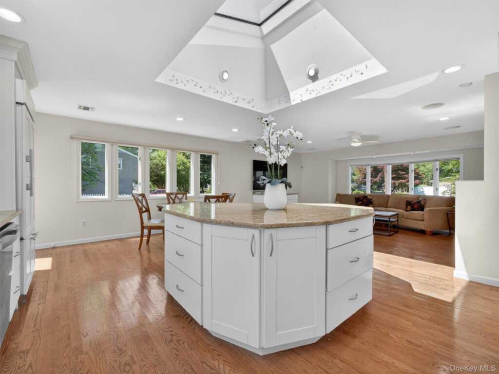 6 Wilton Circle, New City, NY 10956 - Photo 5 of 35