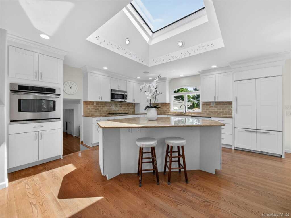6 Wilton Circle, New City, NY 10956 - Photo 7 of 35