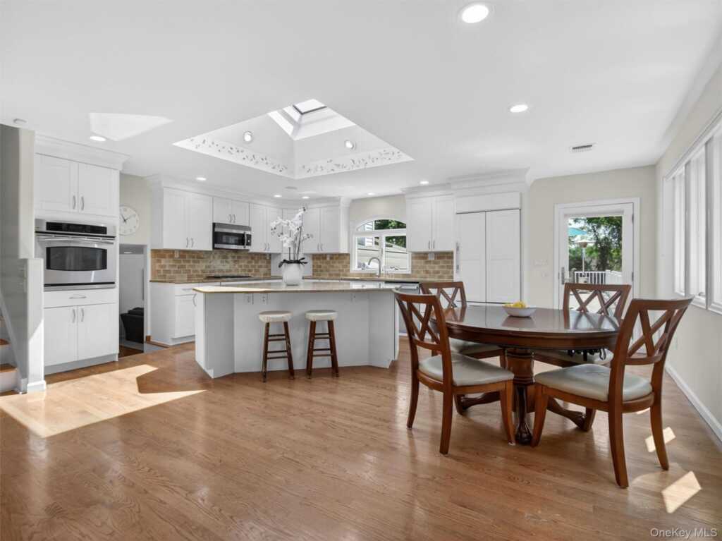 6 Wilton Circle, New City, NY 10956 - Photo 8 of 35