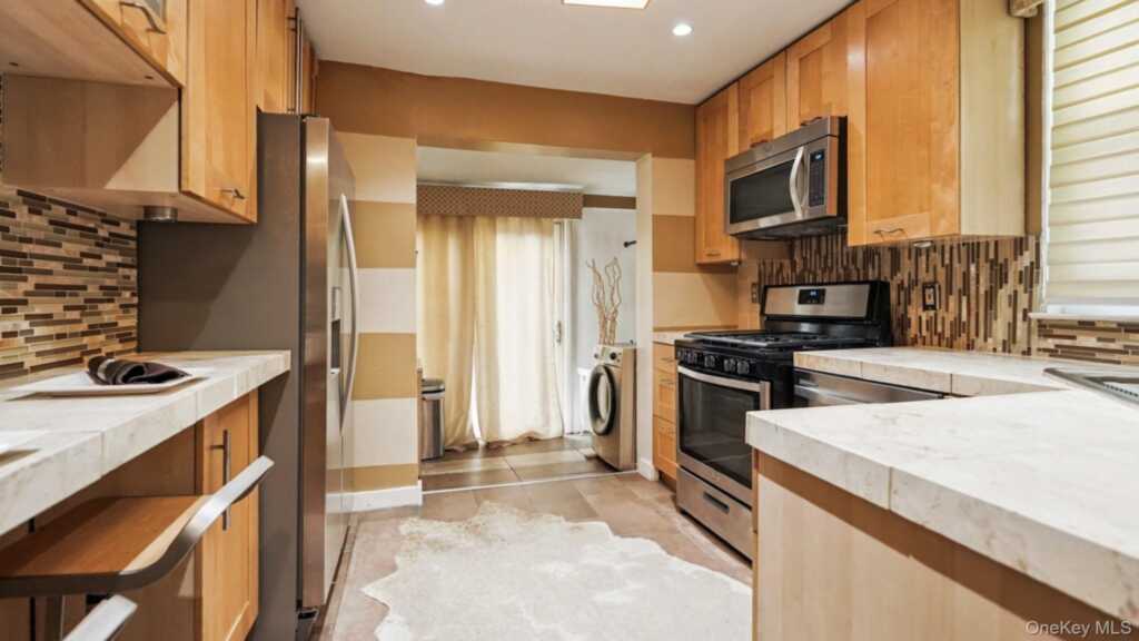 22 Mount Joy, New Rochelle, NY 10801 - Photo 10 of 38
