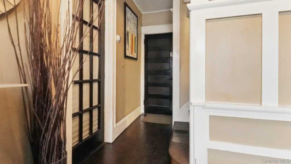 22 Mount Joy, New Rochelle, NY 10801 - Photo 4 of 38