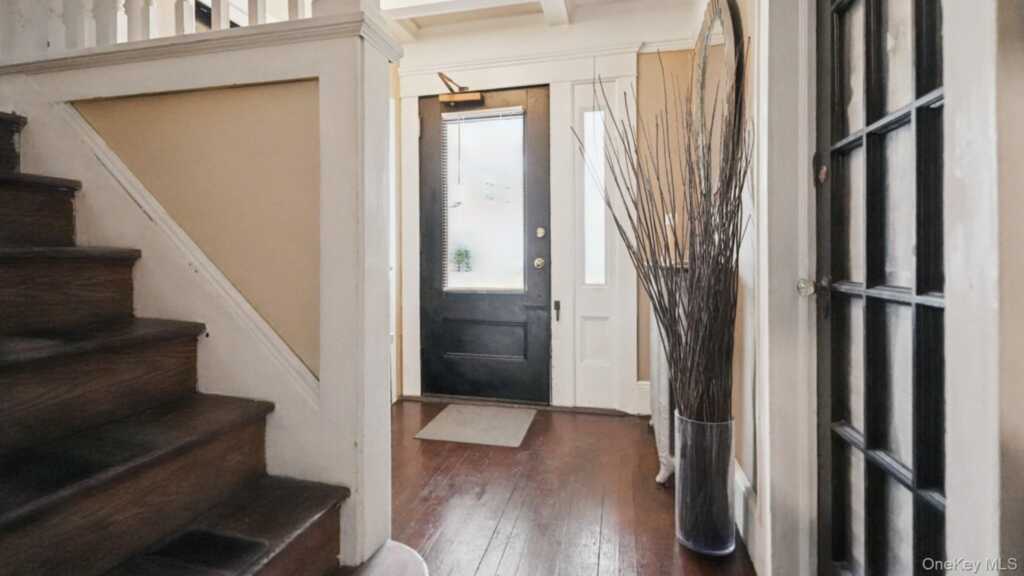 22 Mount Joy, New Rochelle, NY 10801 - Photo 5 of 38