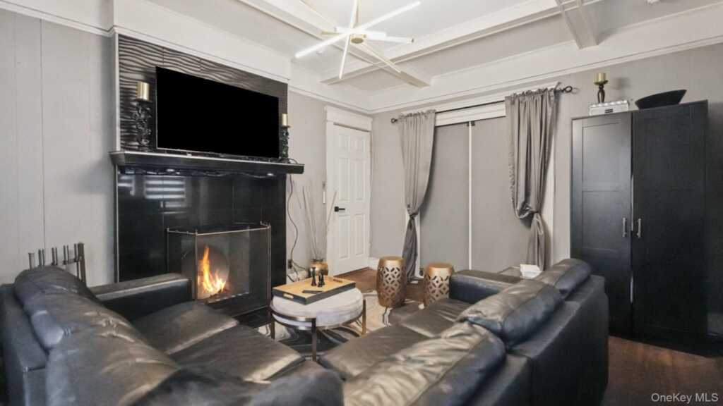 22 Mount Joy, New Rochelle, NY 10801 - Photo 7 of 38