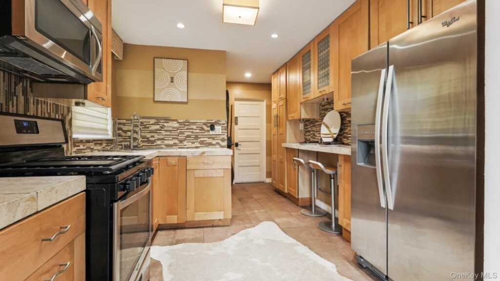 22 Mount Joy, New Rochelle, NY 10801 - Photo 9 of 38