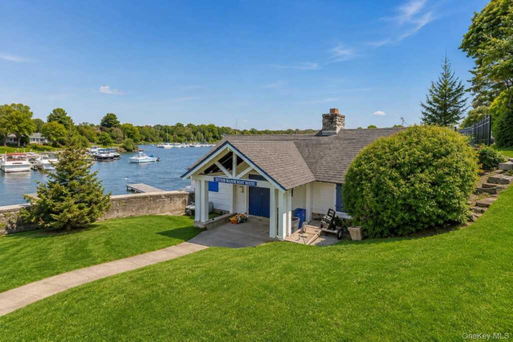 180 Sutton Manor Road, New Rochelle, NY 10801 - Photo 10 of 11