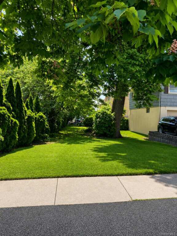 180 Sutton Manor Road, New Rochelle, NY 10801 - Photo 8 of 11