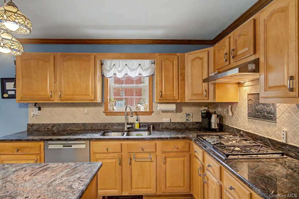 12 Lake Drive, New City, NY 10956 - Photo 7 of 50