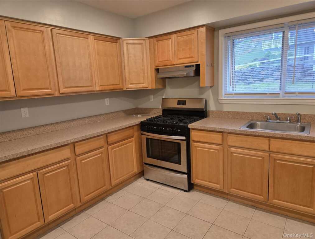 16 Pavilion Ridge Way, Unit #7, Suffern, NY 10901 - Photo 2 of 7