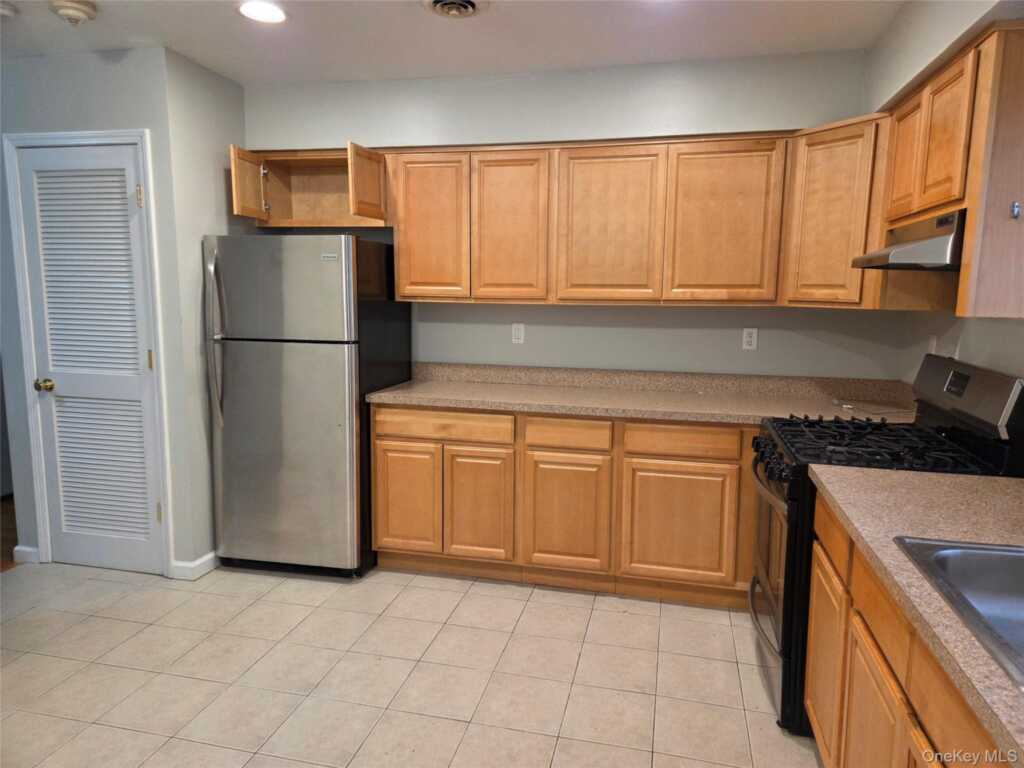 16 Pavilion Ridge Way, Unit #7, Suffern, NY 10901 - Photo 3 of 7