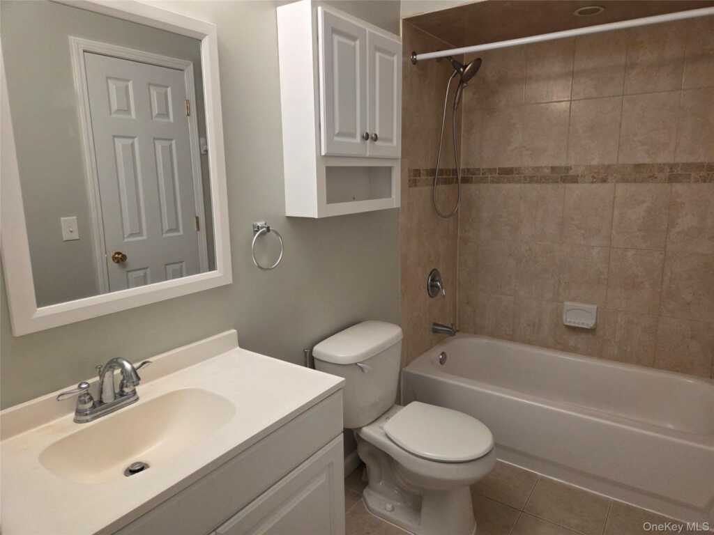 16 Pavilion Ridge Way, Unit #7, Suffern, NY 10901 - Photo 4 of 7